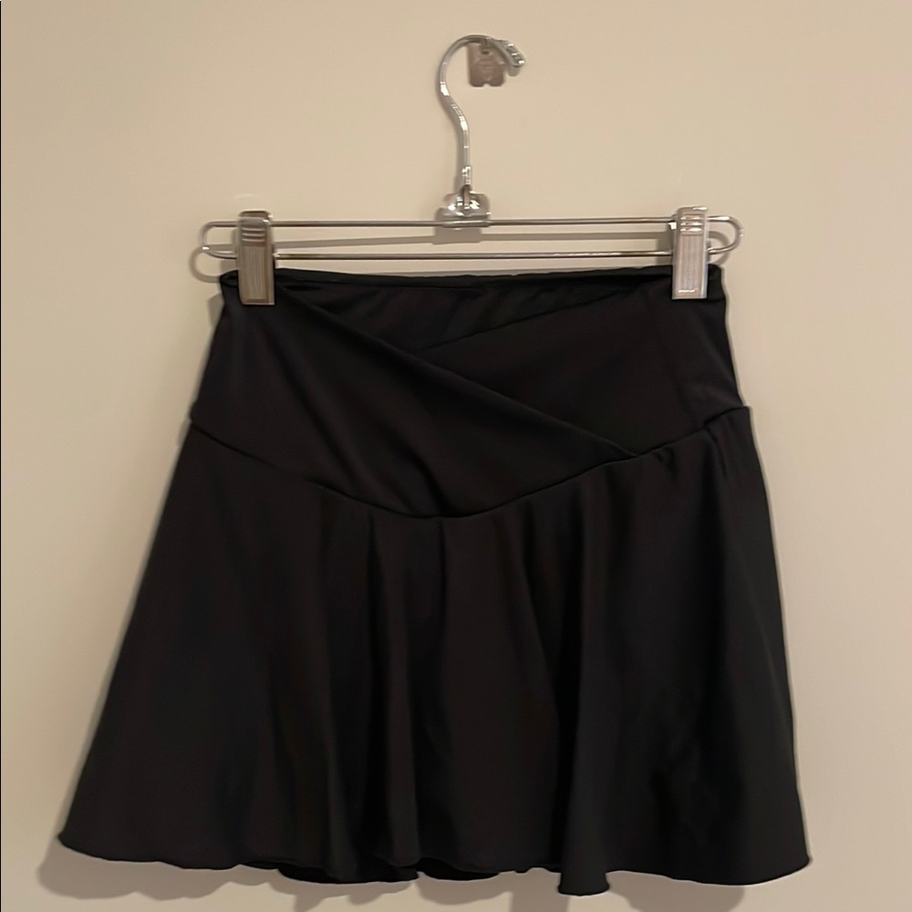 waist snatching black tennis skirt